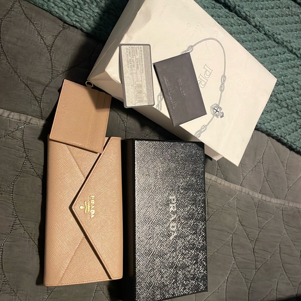 Gorgeous Prada wallet portafolgio pattina